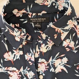 Banana Republic Women's Navy Floral Button Down